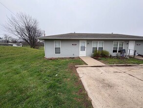 Building Photo - Spacious 2-Bed Duplex with Bonus Kitchen Storage