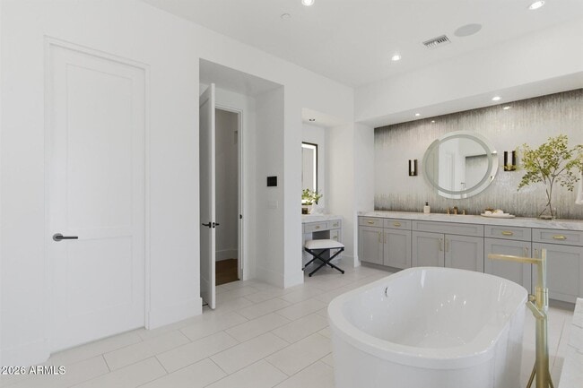 Building Photo - 8900 E Sands Dr