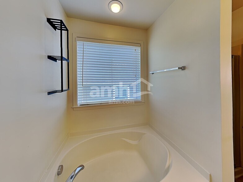 Building Photo - 16531 Falconry Way