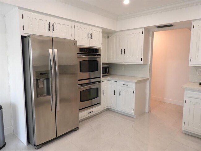 Building Photo - 4101 NE 24th Ave