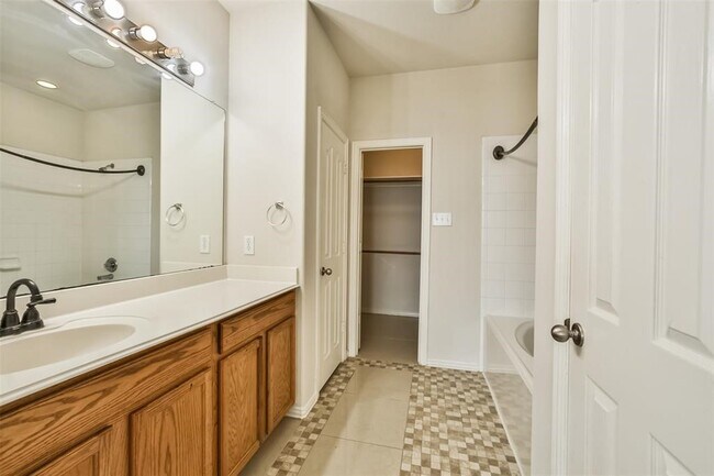 Building Photo - 911 Merlin Roost Ct