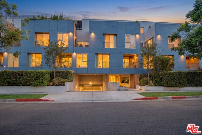 Building Photo - 855 Croft Ave