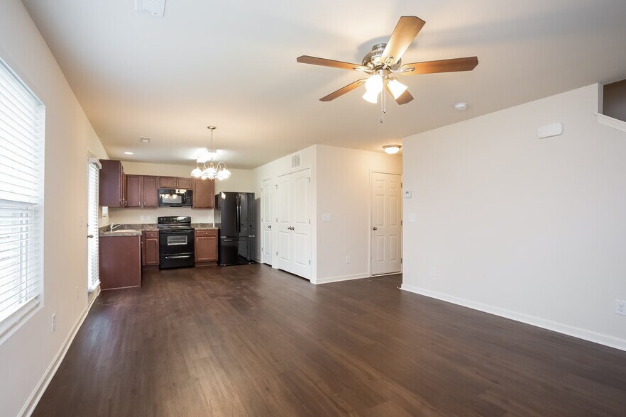 Building Photo - 1459 Tamarino Dr