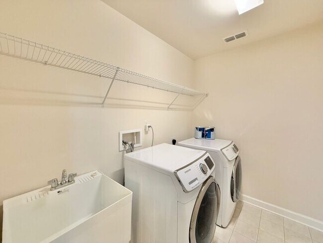 Building Photo - 2013 Ernesto Ln