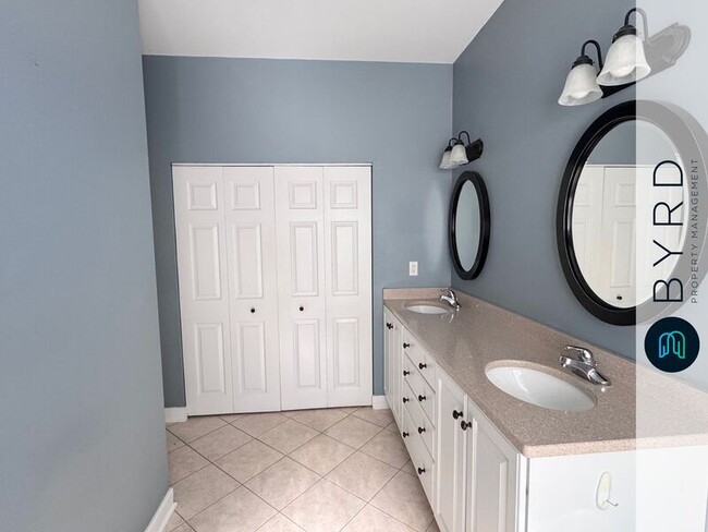 Building Photo - 423 Elm Creek Dr