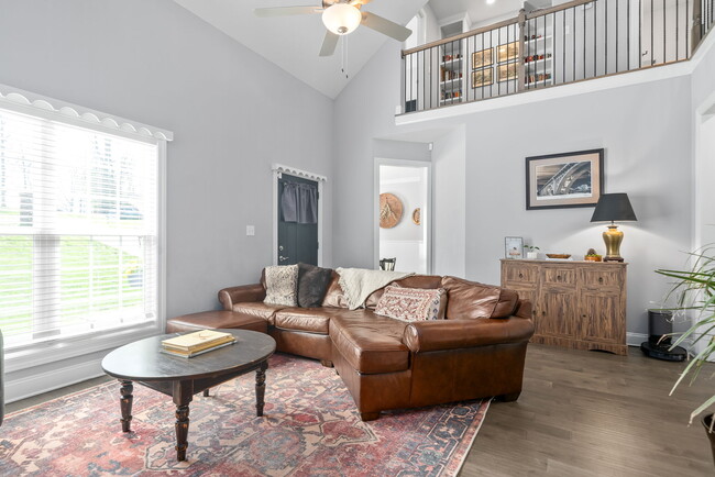 Building Photo - 3477 Eastwood Dr