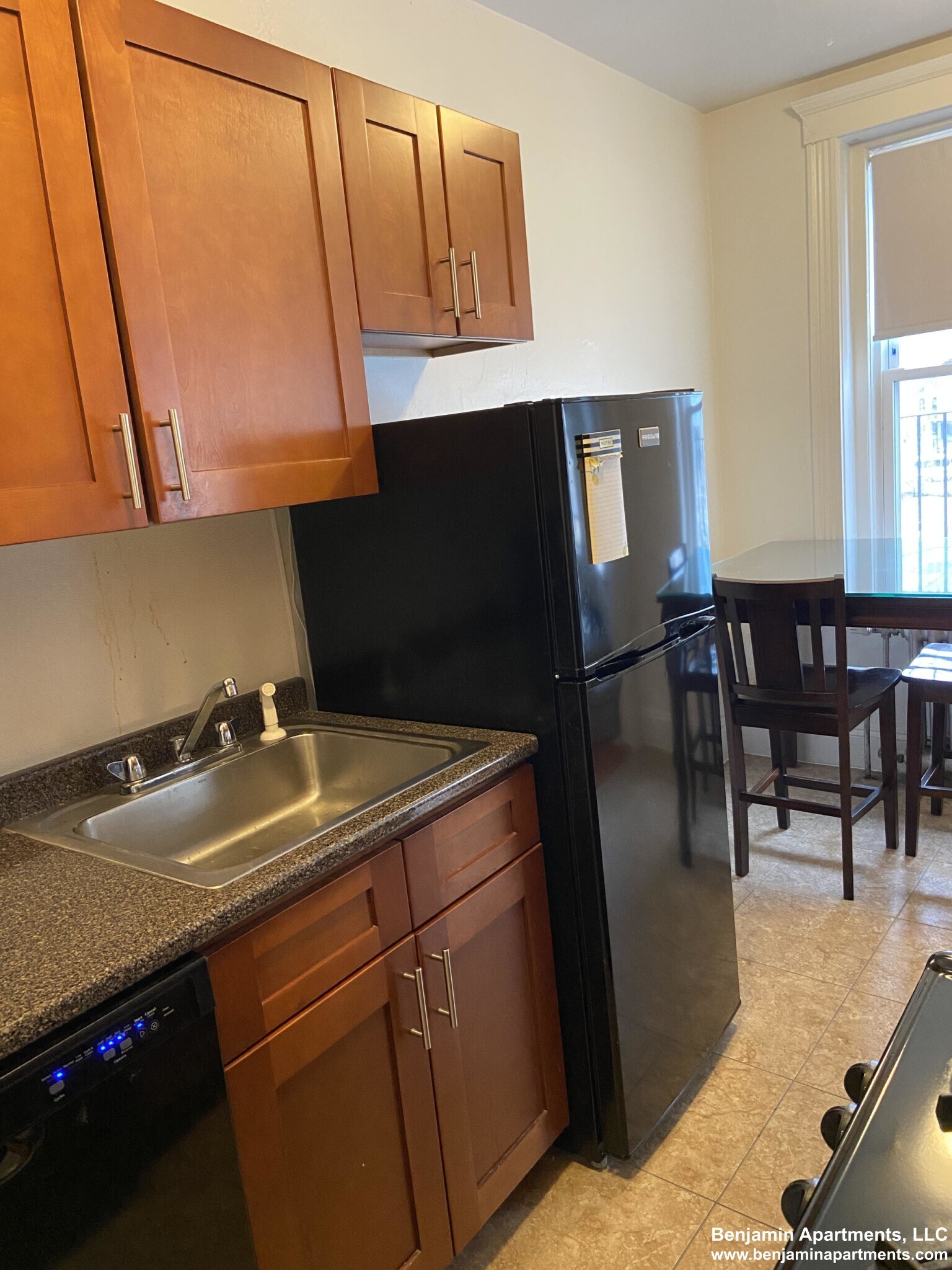 Building Photo - 235 Park Dr