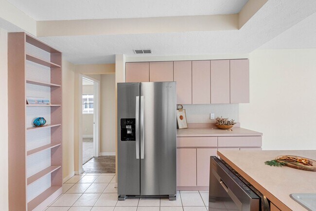 Building Photo - Sailboat-Ready Waterfront Home with Spectacular Scenic Views