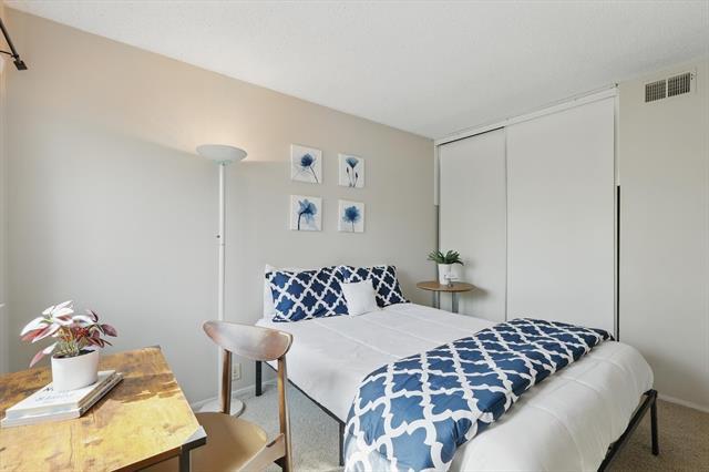 Building Photo - 2700 Stonehaven Ct
