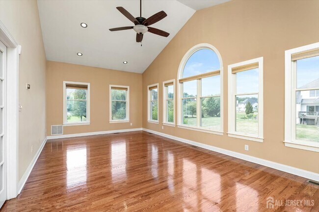 Building Photo - 15 Meadowlark Dr