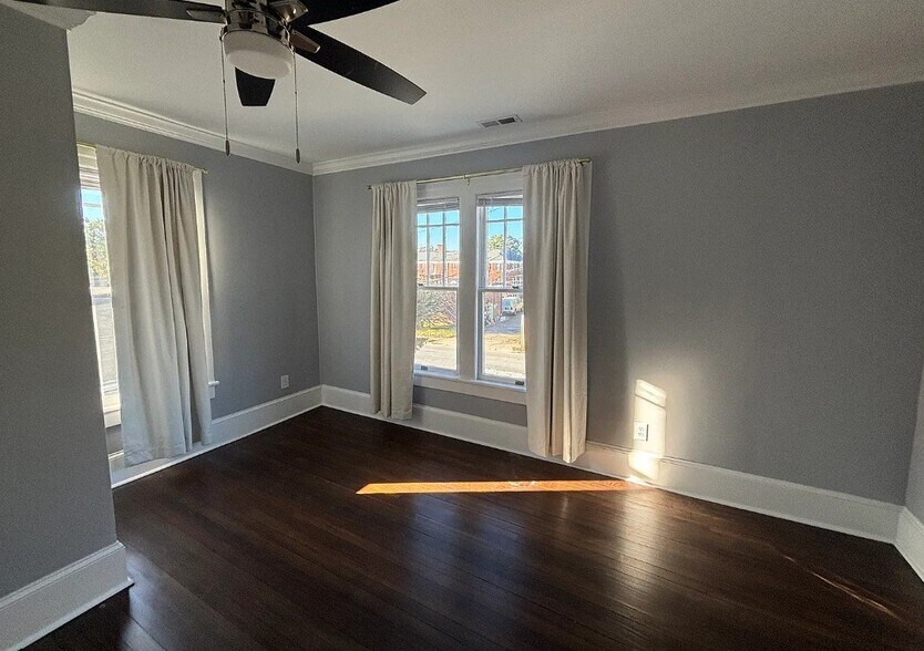 Building Photo - 313 W Fisher Ave