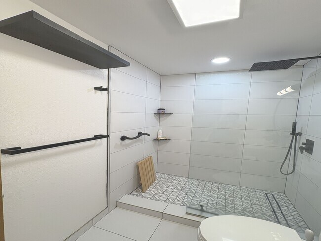 Building Photo - 499 Kaao Cir