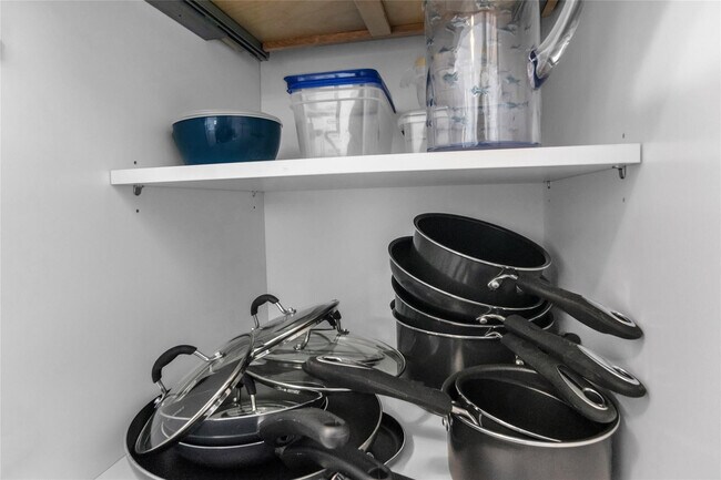 Building Photo - 5311 Pierce St