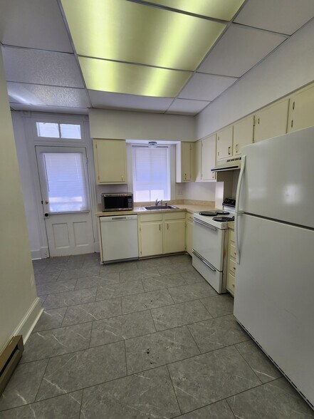 Building Photo - 125 Peyton St