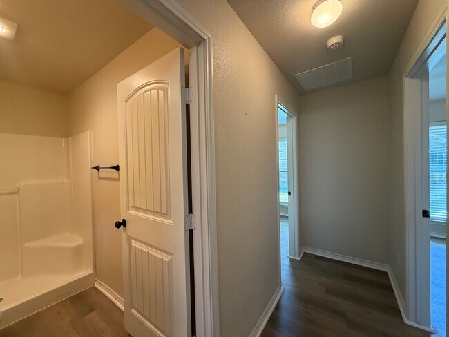 Building Photo - 3/2 in Frenship ISD, available MAY!!!