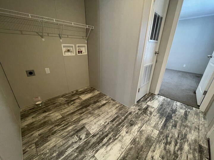 Building Photo - 38039 Leverette Ave