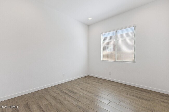 Building Photo - 531 S Owl Dr