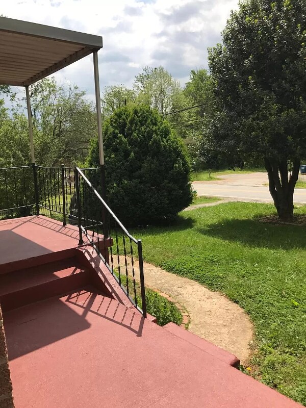 Building Photo - 597 Emma Rd