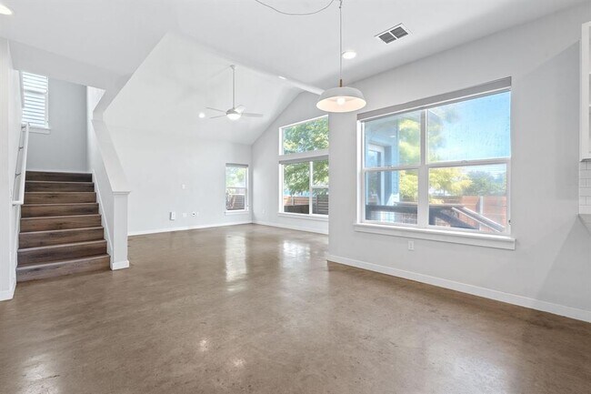 Building Photo - 301 W Stassney Ln