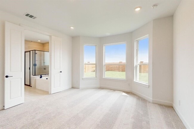 Building Photo - 9510 Dearborn Creek Dr