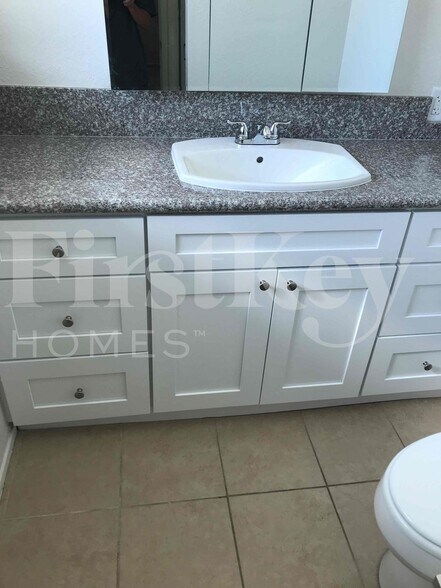 Building Photo - 1810 Renada Cir