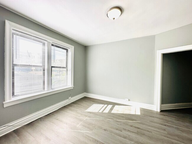 Building Photo - 117 Corbin Ave