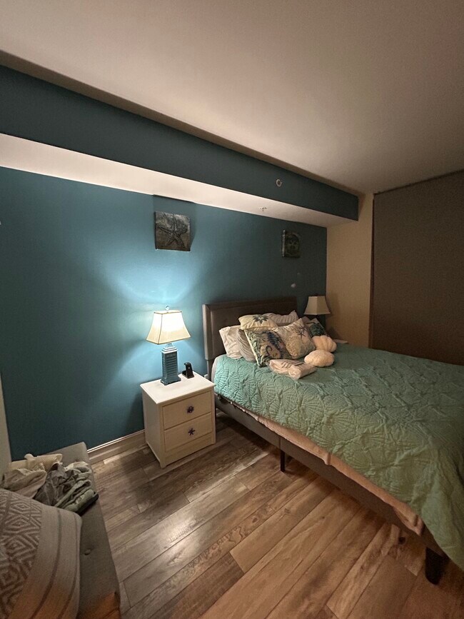 Building Photo - 3000 Oasis Grand Blvd