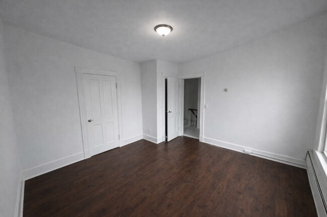 Building Photo - 108 S Main St