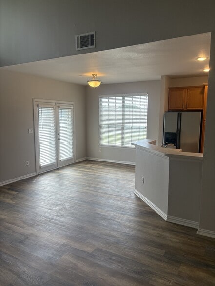 Building Photo - 9836 Cambria Court