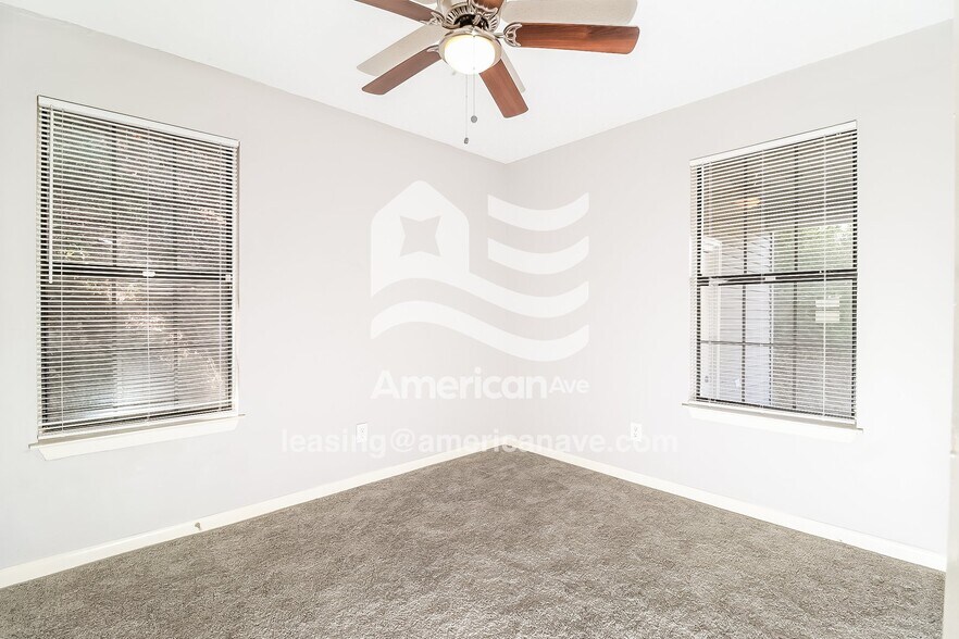 Building Photo - 1504 W 55th St