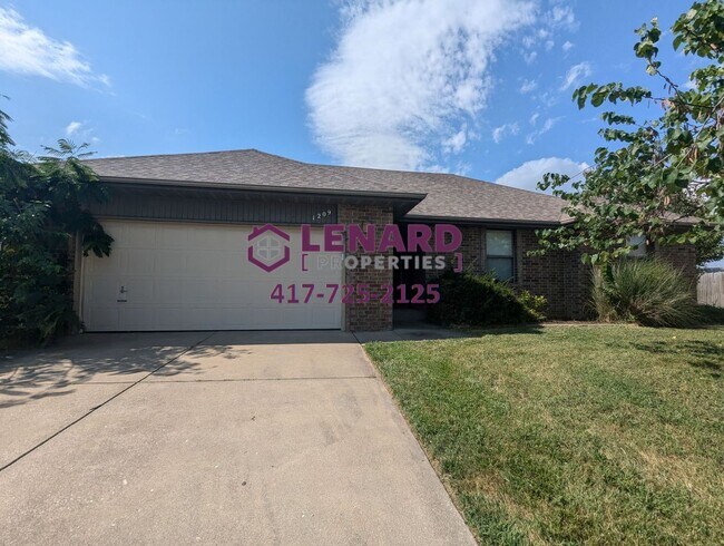 Primary Photo - Spacious 3 Bedroom Home!
