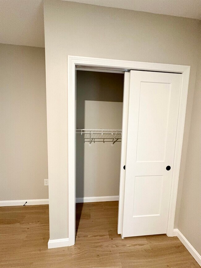 Building Photo - 15 Mountain Rd