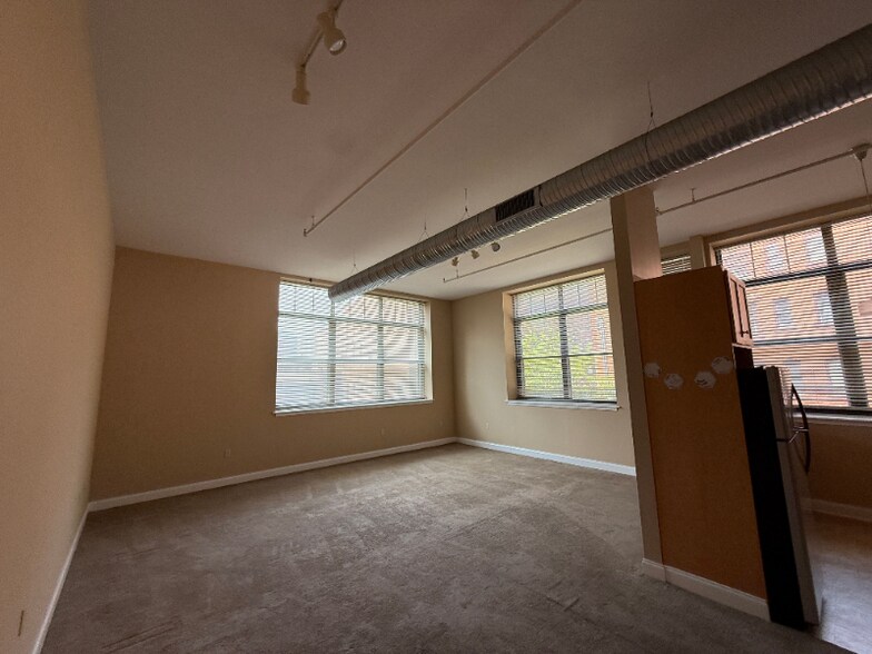 Building Photo - 11 Fremont St