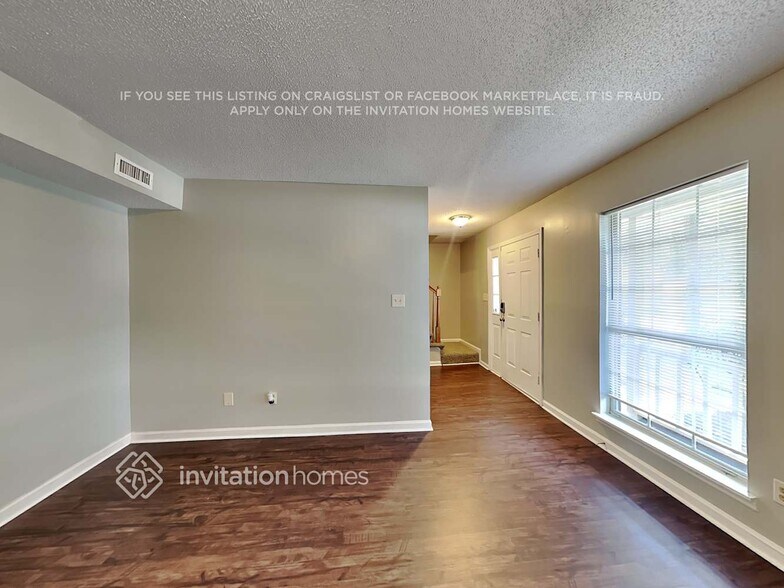 Building Photo - 7025 Markway Dr