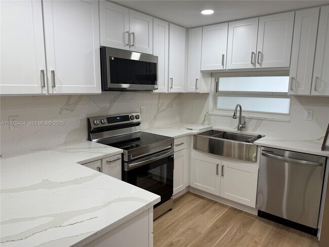 Building Photo - 100 Ocean Ln Dr