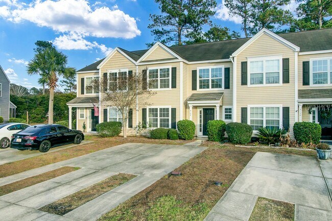 Building Photo - Premier Living With Dual Primary Suites & Community Comforts