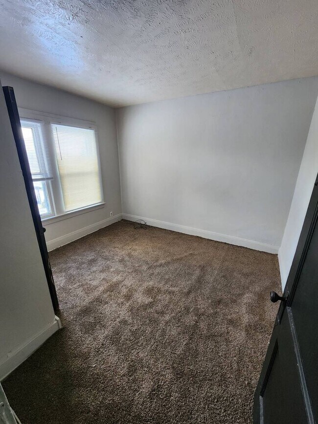 Building Photo - 1736-1738 Coit RD