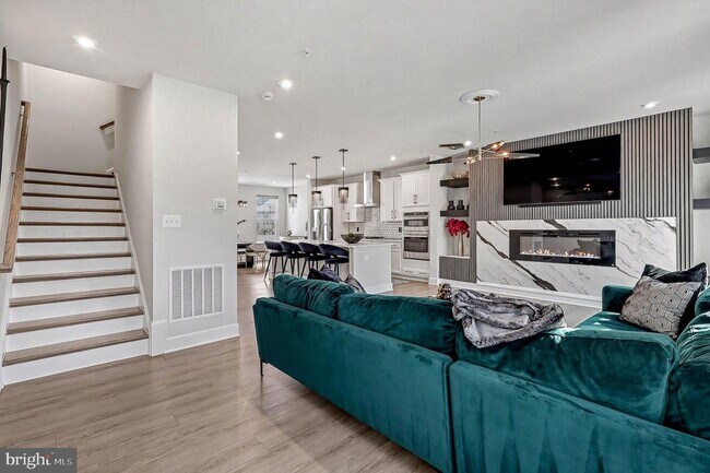 Building Photo - 10878 Foxtrot Cir