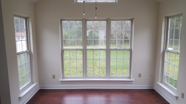 Building Photo - 6320 Walnut Forest Ct