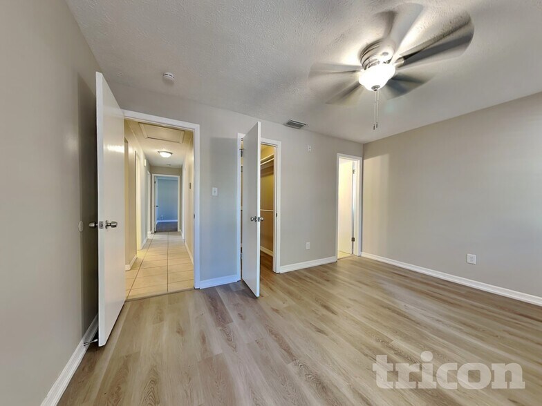 Building Photo - 1928 W Clinton St