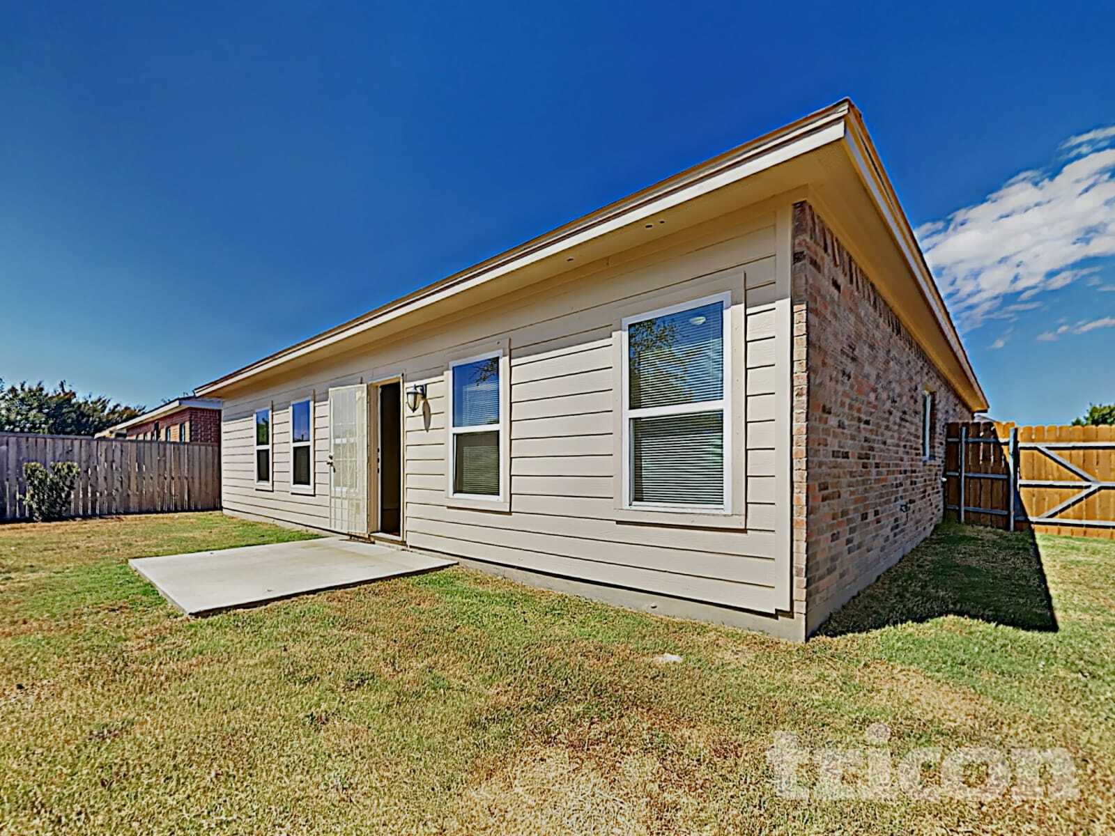 Building Photo - 1002 Woodcrest Dr