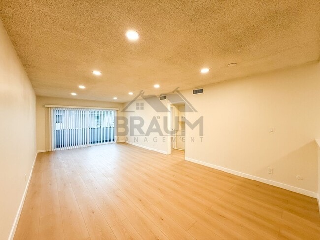 Building Photo - 6041 Whitsett Ave