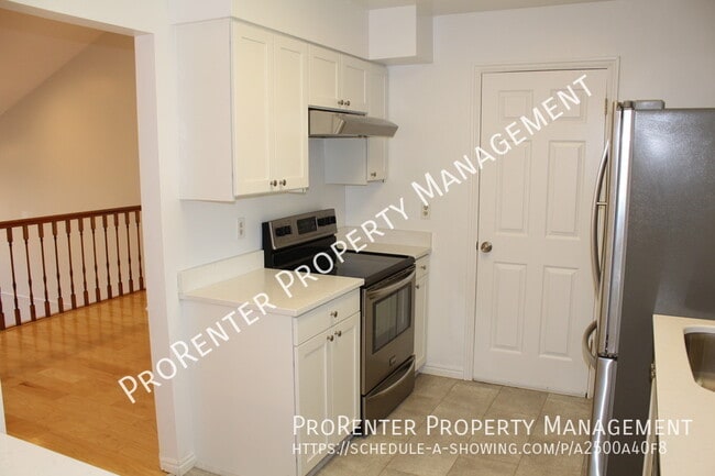 Building Photo - 523 Applewood Dr