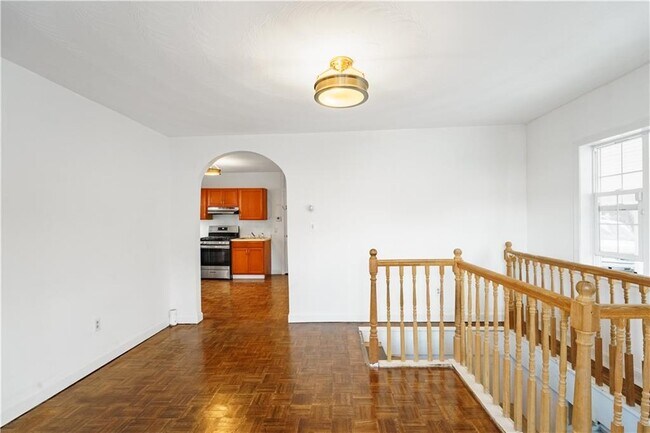 Building Photo - 21 Lilac St