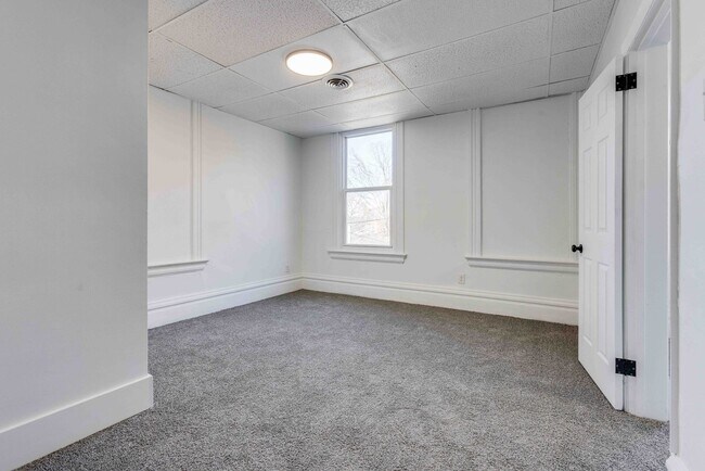 Building Photo - 238 Hazelwood Ave