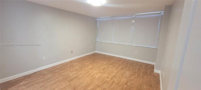 Building Photo - 18031 Biscayne Blvd