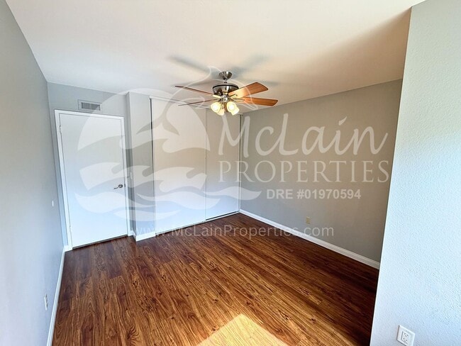 Building Photo - 4 bd with SOLAR  and AC with huge yard!