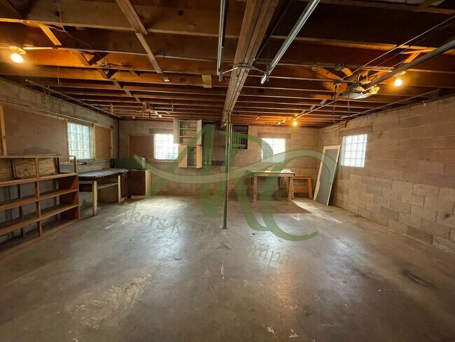 Building Photo - 501 Van Buren St