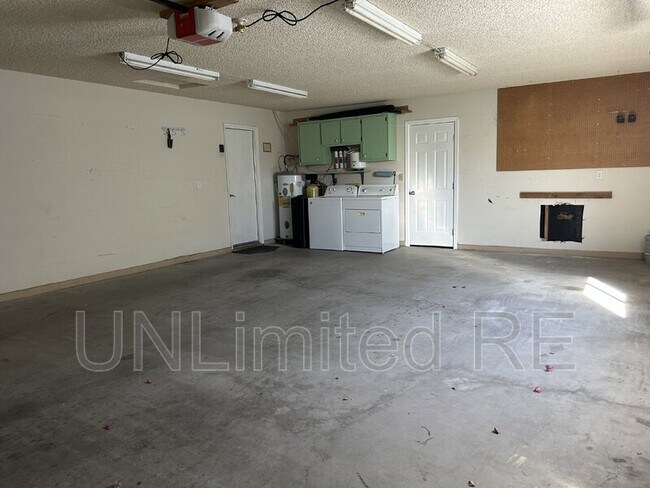 Building Photo - 2805 Cisco Dr N