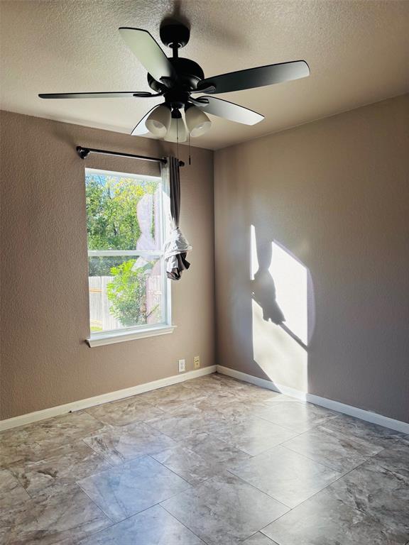 Building Photo - 714 Adler Falls Ln